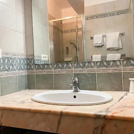Hotel Logis Grand Bain 2*